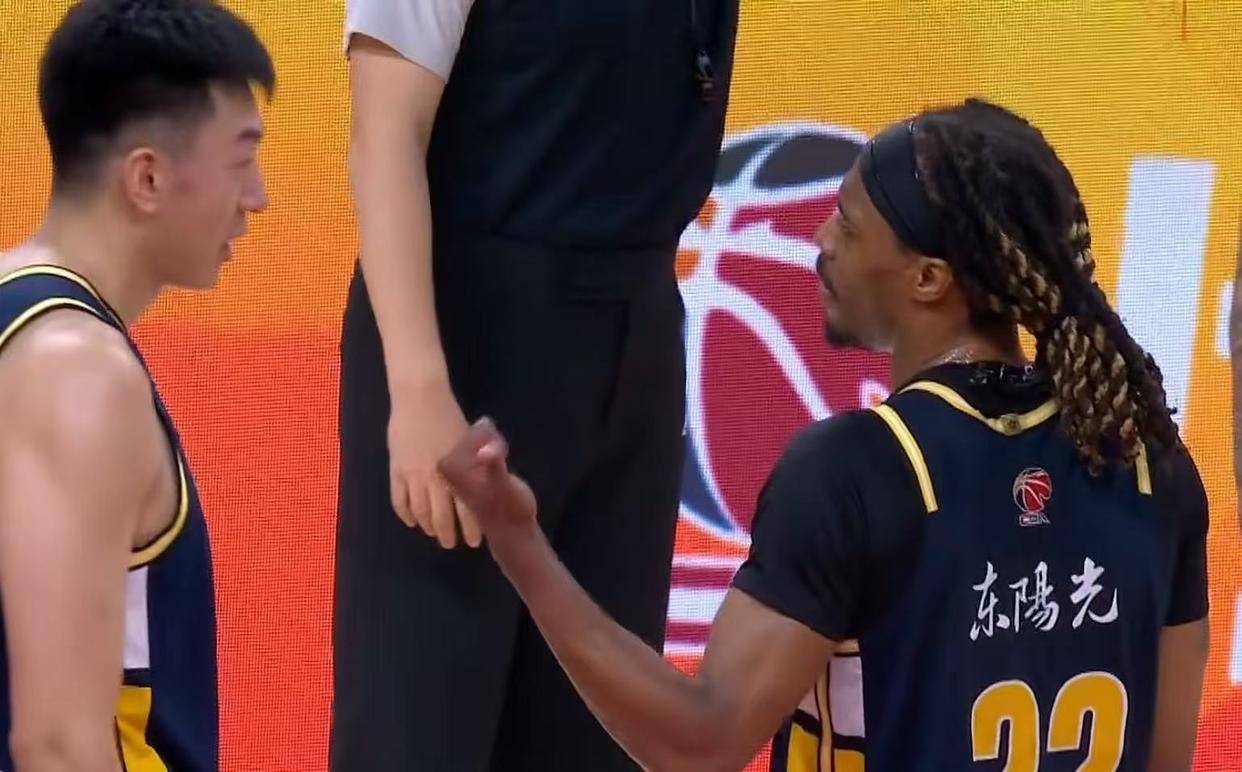 终于等到了！NBA冠军中锋正式表态，加盟广东队成首选？