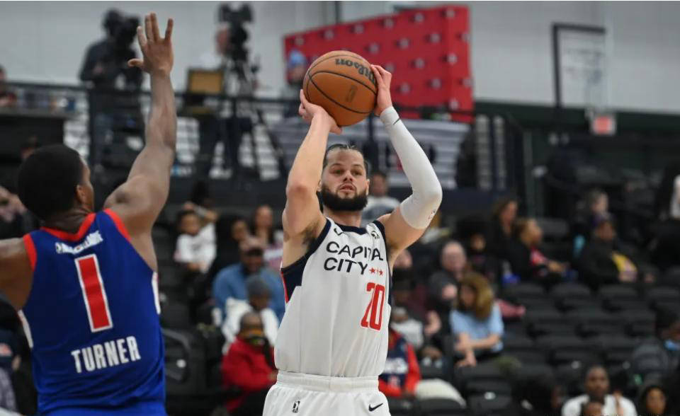 太阳队宣布签约并随后裁掉侧翼球员，时隔三年再度出现在NBA舞台？