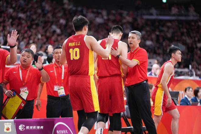 连续不敌日韩伊朗，中国男篮已无退路，三大改革该提上日程了