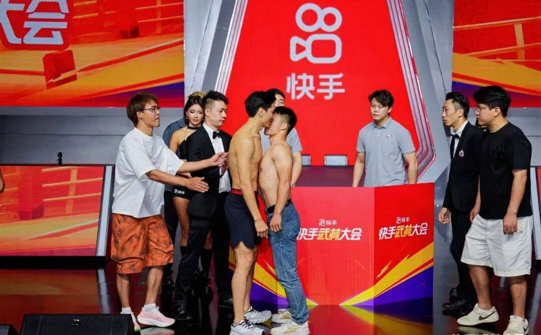 今晚8点！赵鸿刚对战两位网红，泽旺迎来职业拳击首秀！