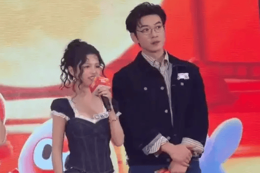 于龙杨伊璐甜蜜官宣婚期 订婚于小年婚礼定四五月