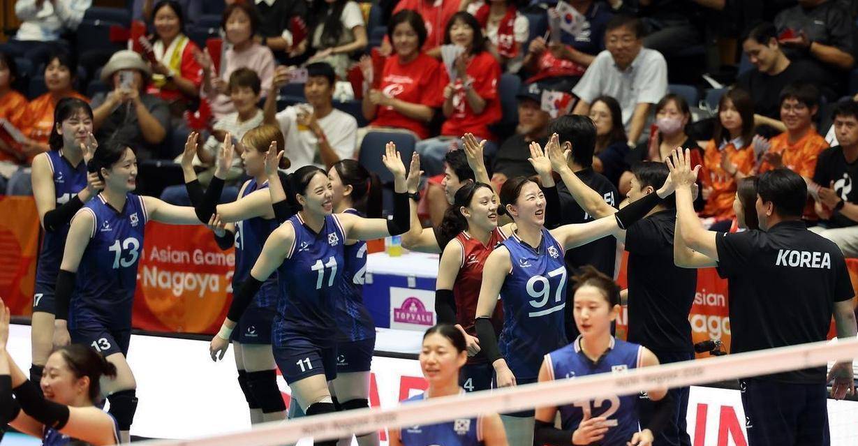 日本女排3-0大胜！亚运会女排4强全出炉，中国女排半决赛再碰泰国，日韩上演强强死磕