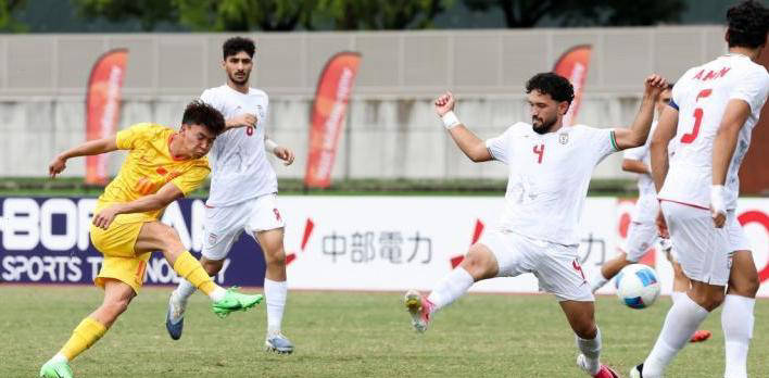 国足U23战平伊朗，出线形势微妙，球员表现引发关注
