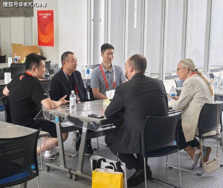 与刘国梁会面！中国乒协主席造访名古屋，给亚运男女队加油