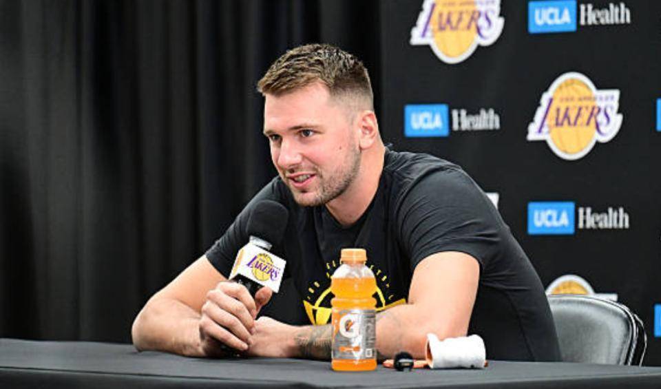 雨燕360体育免费直播nba广东男蓝