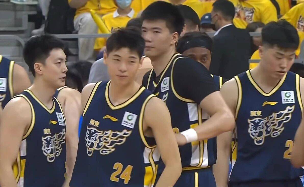 广东男篮主帅关注2米11外援，徐昕租借合同提前结束，黄明依被重点培养