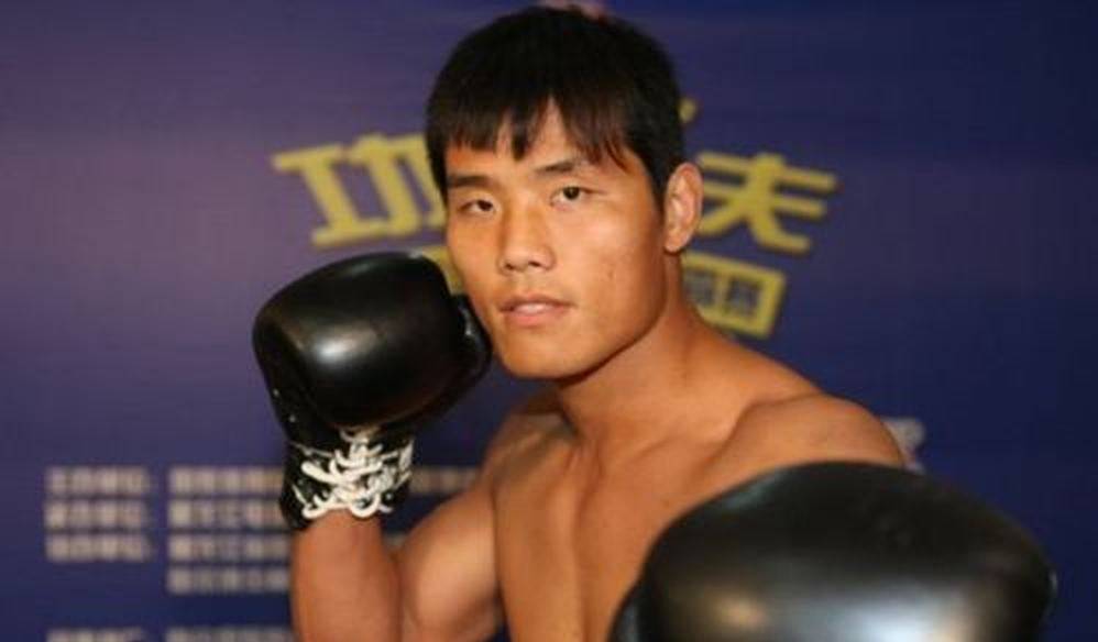 武林风常胜王死神方便凭腿法碾压对手:打了就撤战术为何让搏击圈难以破解