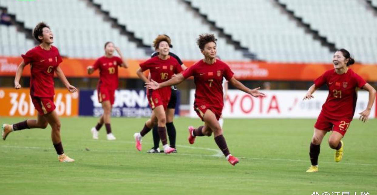 女足惊险晋级：王霜救场，保守踢法须改进