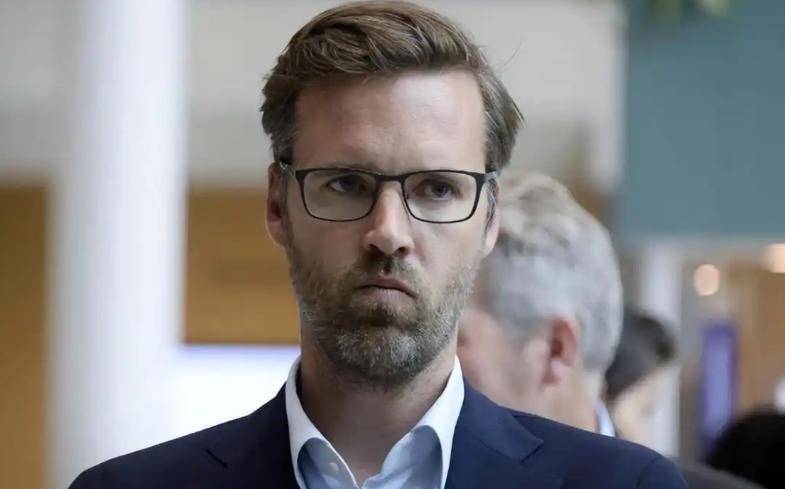 为了对中国出口光刻机，荷兰首相下场，要求不限制阿斯麦对华出口！