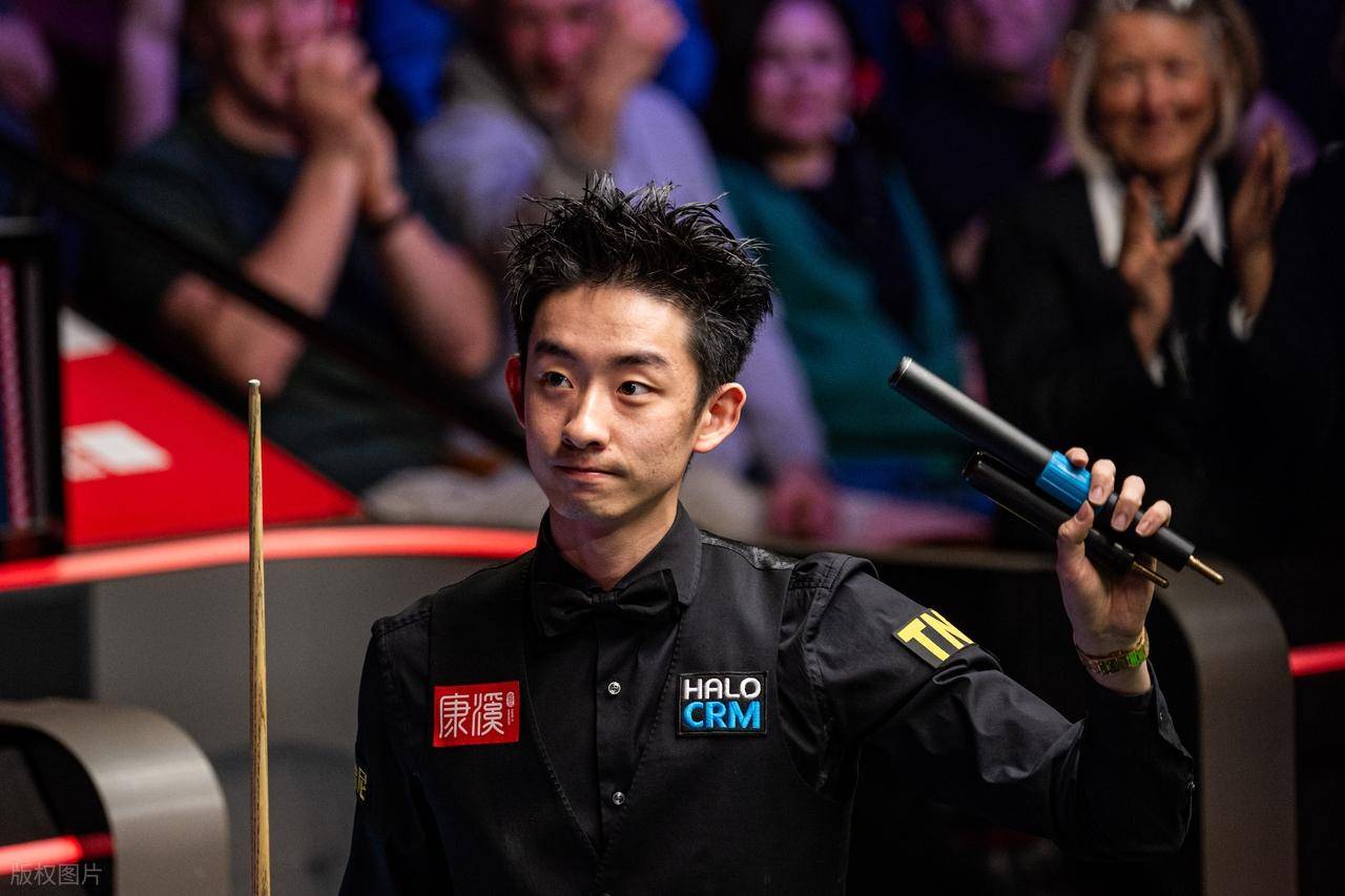 吴宜泽5-4淘汰威尔士选手,晋级斯诺克深圳公开赛32强
