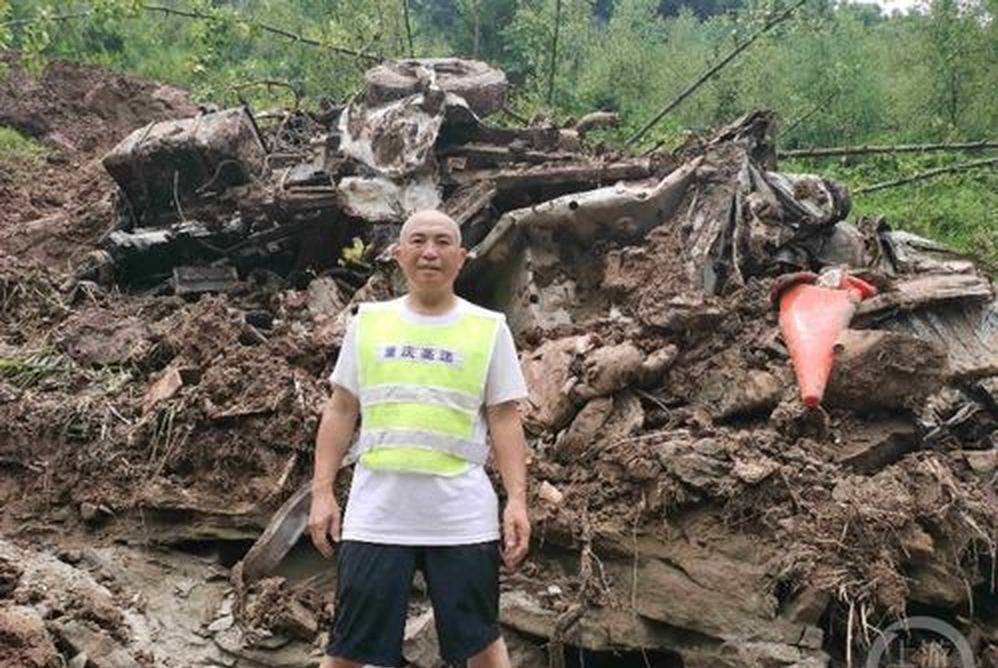 张雪摩洛哥骑摩托陷沙坡，当地孩子推车喊China，从修车学徒到造冠军赛车