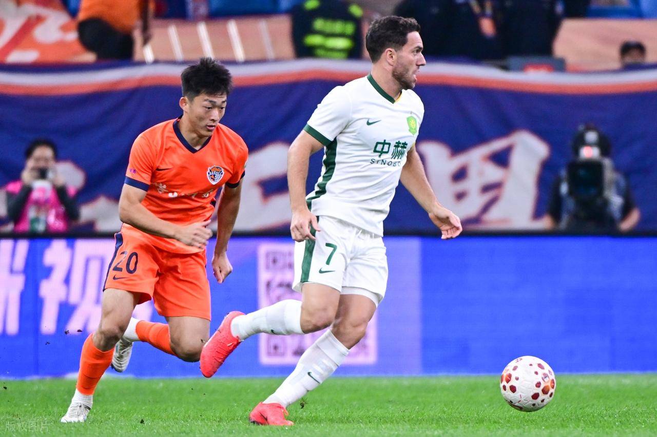随着比分定格3-0，北京国安升至第二，青岛海牛提前3轮降入中甲