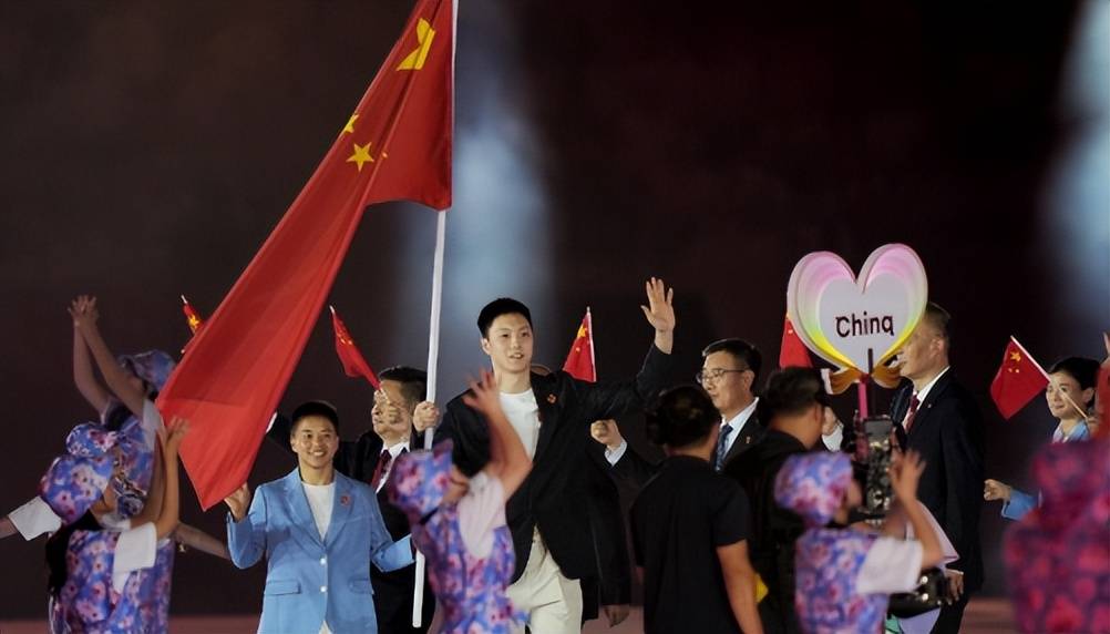 广东3消息！徐杰担任副队长，宏远新赛季目标四强，胡明轩被领导点名