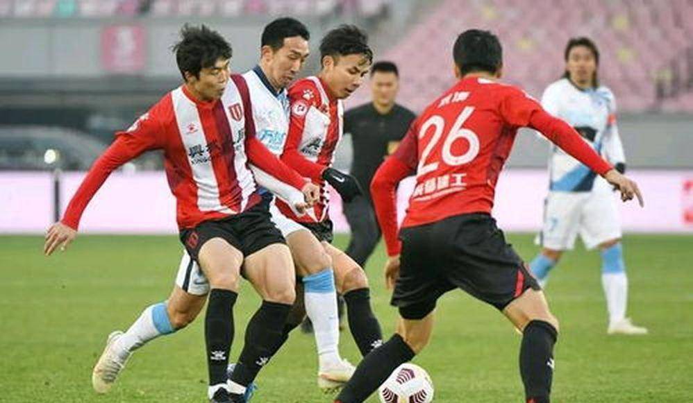 34岁刘殿座蓉城全勤神扑却无续约，国足0比1失球后无人回应，申花海港已盯上免签挖人