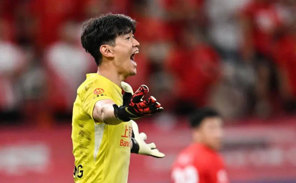 海港连续三战失7球！魏震解围失误，迪奥戈头球破门引争议