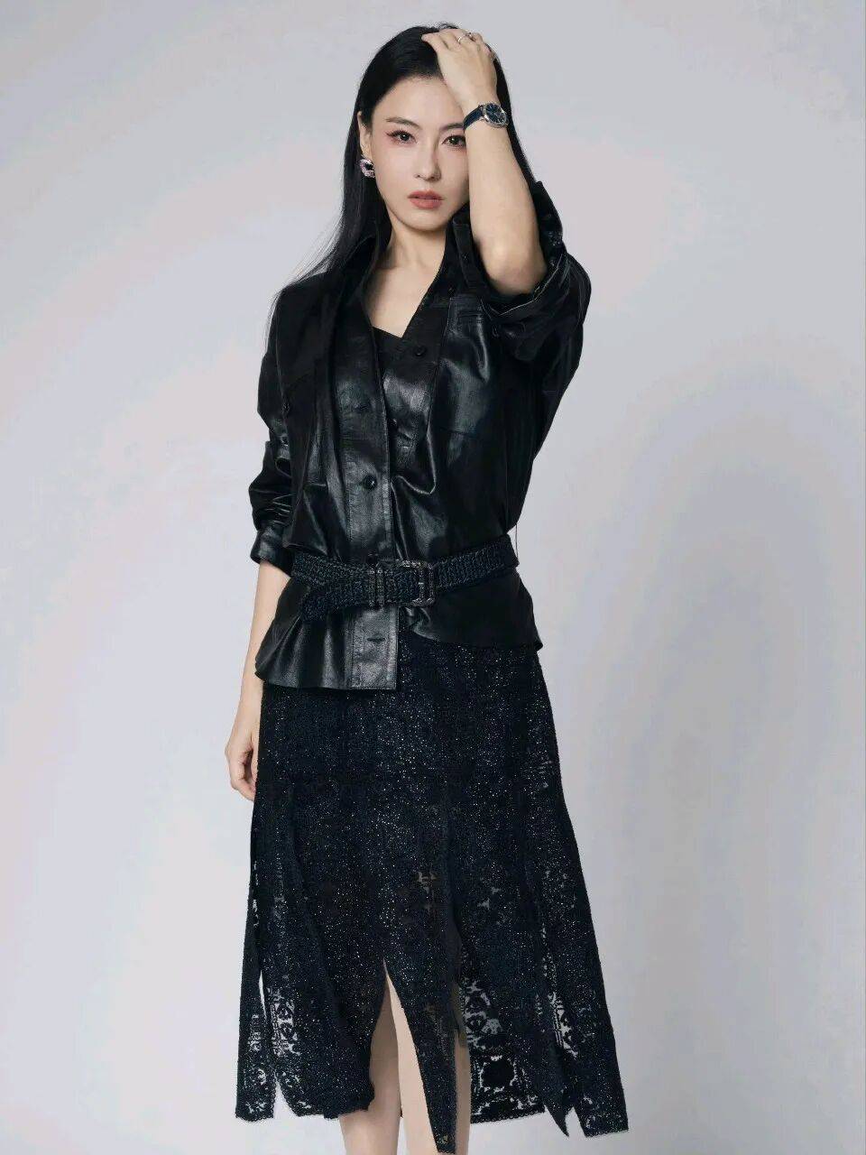 松弛感穿搭示例_惊艳芝彩色松弛柏搭酷穿搭_