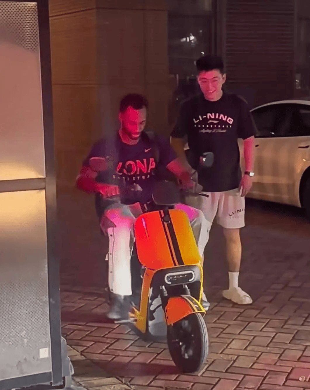 CBA三消息，弗格学骑电动车，周琦赵睿喜提豪车，广东总经理3选1