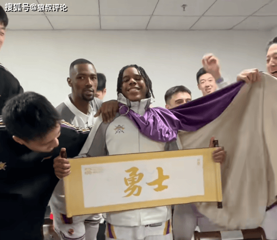 拼到受伤仍试图坚持比赛！北控男篮小外援库克赛后获队内“勇士奖”