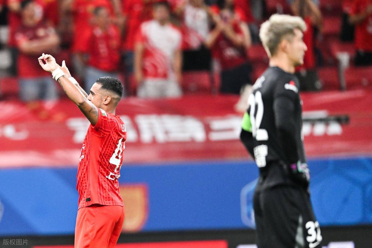 0-3！成都蓉城不配冠军，没有亮剑精神，约帅必须换，什么时候了，还玩田忌赛马?