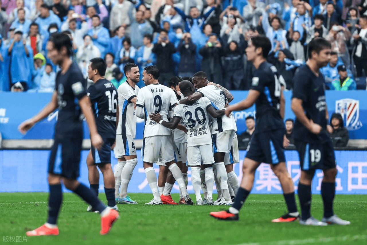 悬念延续！大连英博3-1完胜深圳新鹏城，距离成都蓉城只差6分