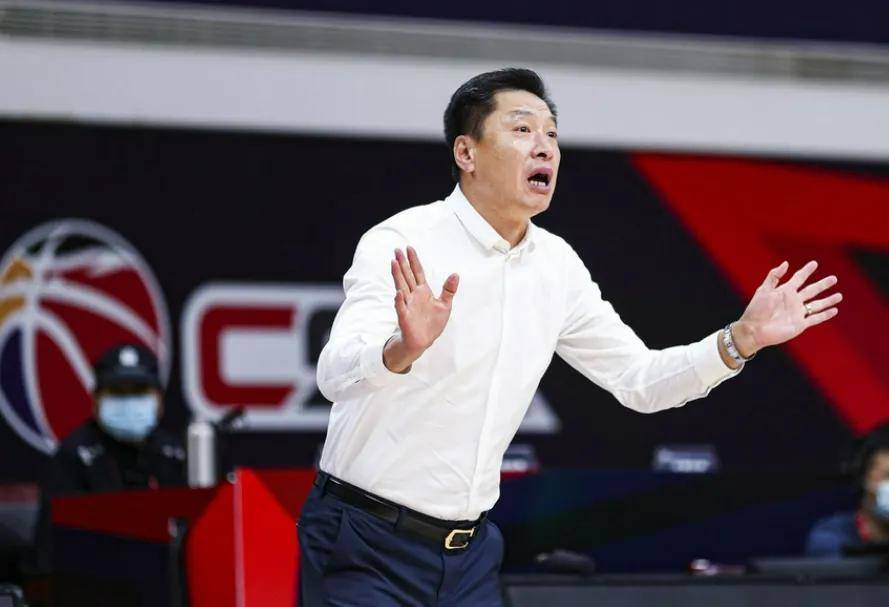 宏远速递！陈老板有意请回李春江，徐杰赛前加练三分，萨姆纳已能跟训