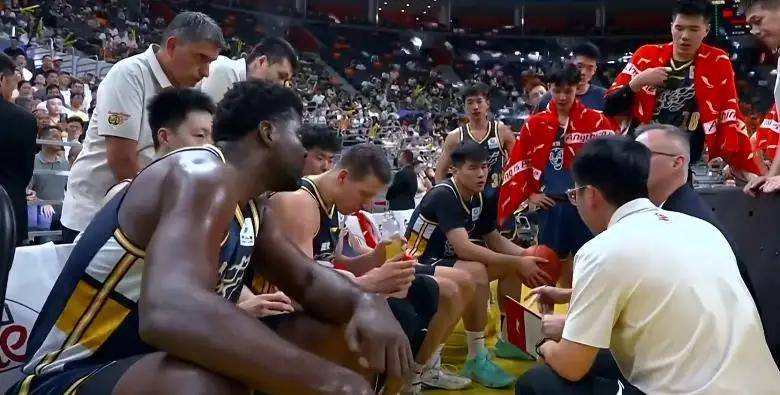 广东止跌夜：1人价值千金，1人打出身价，1人获认可，杜锋欣慰