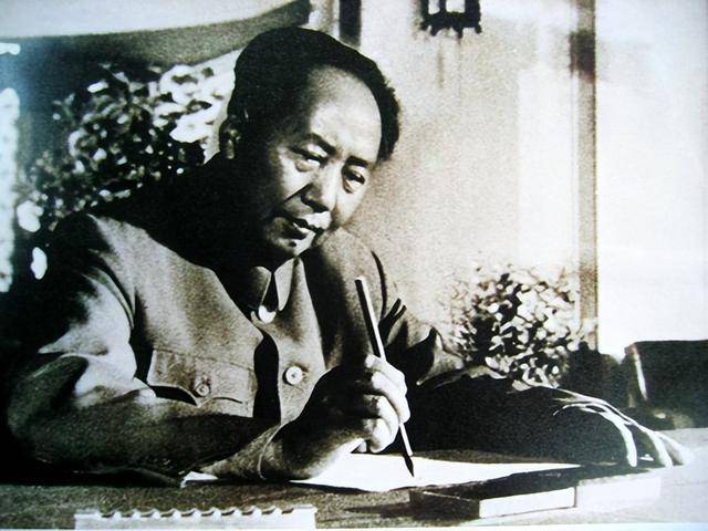 毛泽东隐藏30年的诗：有所思背后的历史真相(图2)