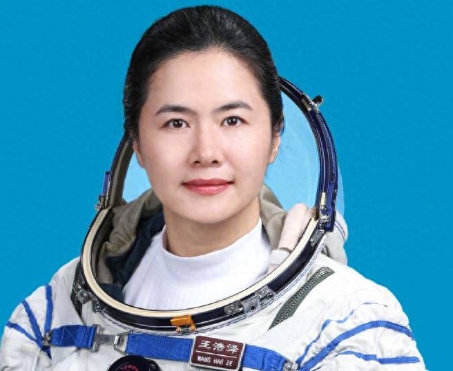 王浩泽：首位坐火箭的火箭设计师，创4大先例，参军3年获授中校衔