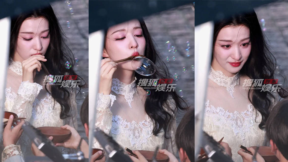 王楚然穿白裙吹泡泡，眉眼低垂温婉动人