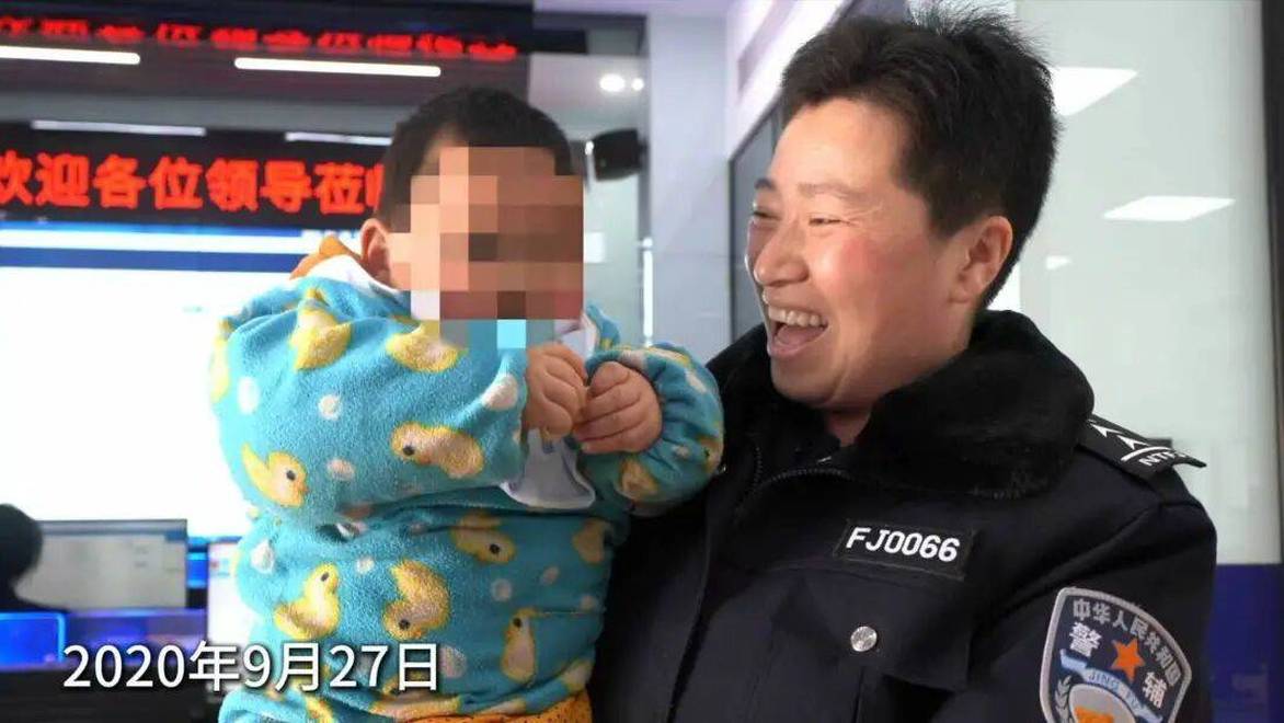 那个刚断奶就被"托管"在派出所的婴儿 上小学了