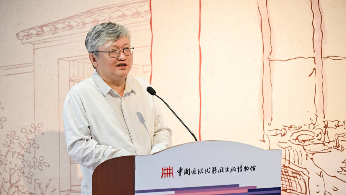 一间书房的辽阔：范用留下的书与人