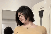 老人向天津美院捐赠唐伯虎等名家书画40件作品