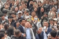 诺奖得主内格尔现身河南高校开讲