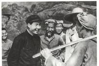 1955年授衔鲜为人知的绝密一页：傅作义本被列入上将，毛主席一笔划去其名：授他上将，那是天大的委屈