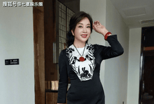 刘晓庆被曝4度离婚，73岁交往8个男朋友，人设不崩反让网友羡慕
