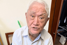 91岁牛犇一个人独居，亲自动手煮毛豆生活节俭，养一只大乌龟作伴