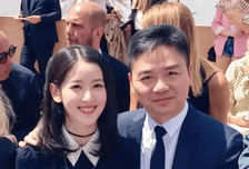 33岁章泽天近况曝光！戛纳街头被偶遇，红裙墨镜气质超群
