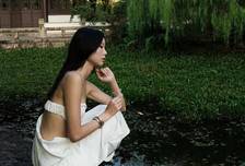除了勃肯鞋、薄底鞋，现在这双“牛马鞋”也火出了圈，全世界的时髦女人都在穿