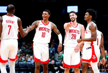 首秀17+7！一人补强球队2大短板，NBA新赛季还未开打，火箭或进入夺冠行列