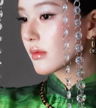 赵露思：22个月没进组的女演员，为什么还能拿下周大福全球代言人