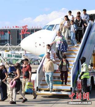 “奇姆肯特-三亚-新加坡”国际定期客运航线开通