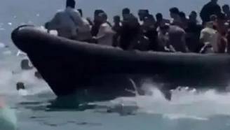 数十名移民“抢滩登陆”西班牙海滩