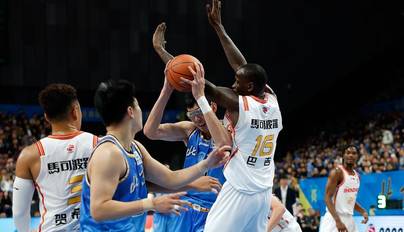 CBA-北京首钢主场狂胜深圳 周琦内线硬刚巴吉