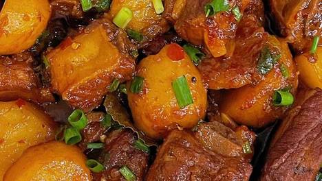 当绵密土豆遇上酥烂排骨：解锁黄金CP的终极吃法
