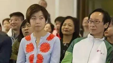 张怡宁44岁活成少女，64岁徐威近照显老态，老夫少妻现状对比鲜明