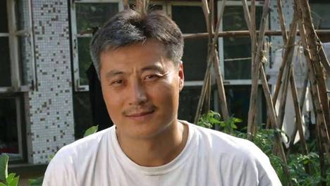56岁任程伟近况曝光！娶大学同班同学黄蕾生2个女儿，如今婚姻很幸福