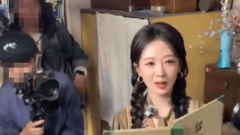 杨紫重返《生命树》拍摄地！穿当地民族特色服饰好漂亮