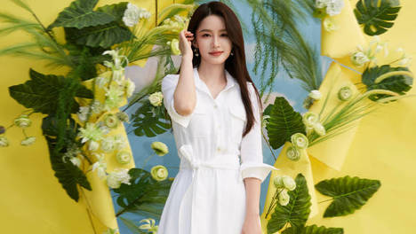 李沁温婉、宋祖儿灵动，穿成她们的纯欲千金风小白裙全权包揽！