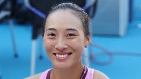7月17日：从跌出前100到狂升14位！郑钦文75分钟碾压晋级，美网席位有戏？