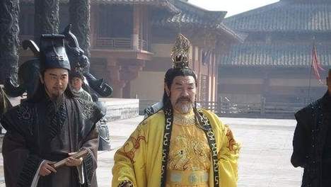 面对李世民，王世充为什么选择投降，而不是战死沙场？
